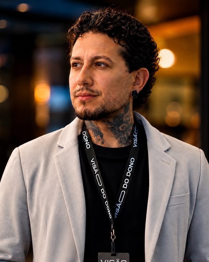 Luiz — instrutor de prótese capilar